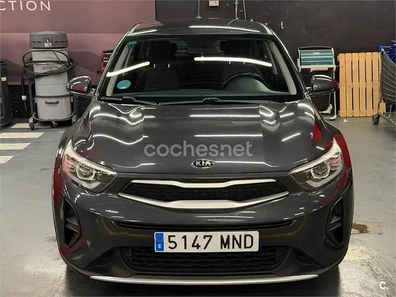 Usado Kia Stonic 110 CV (80 kW) 2018 Gris / plata SUV