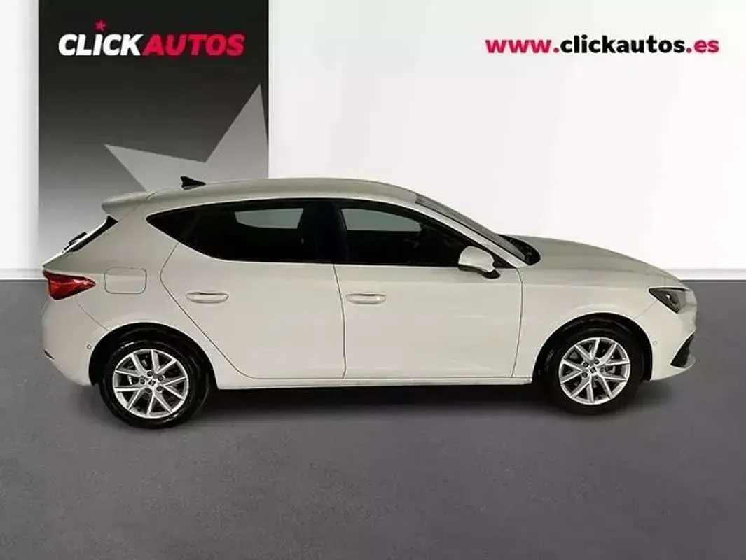 Używany Seat Leon Style 111 KM (81 kW) 2024 Biały Hatchback
