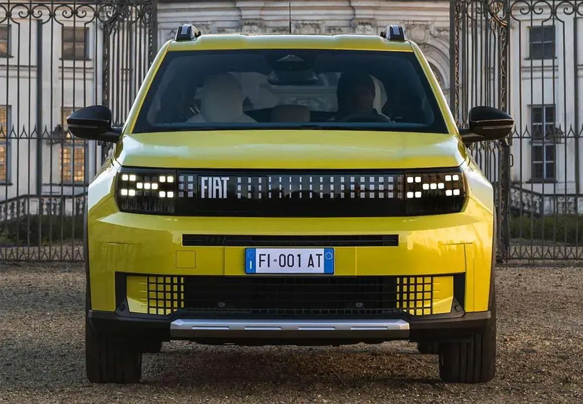 Usado Fiat Grande Panda La Prima 86 kW (118 CV) 2025 Marrón Utilitario