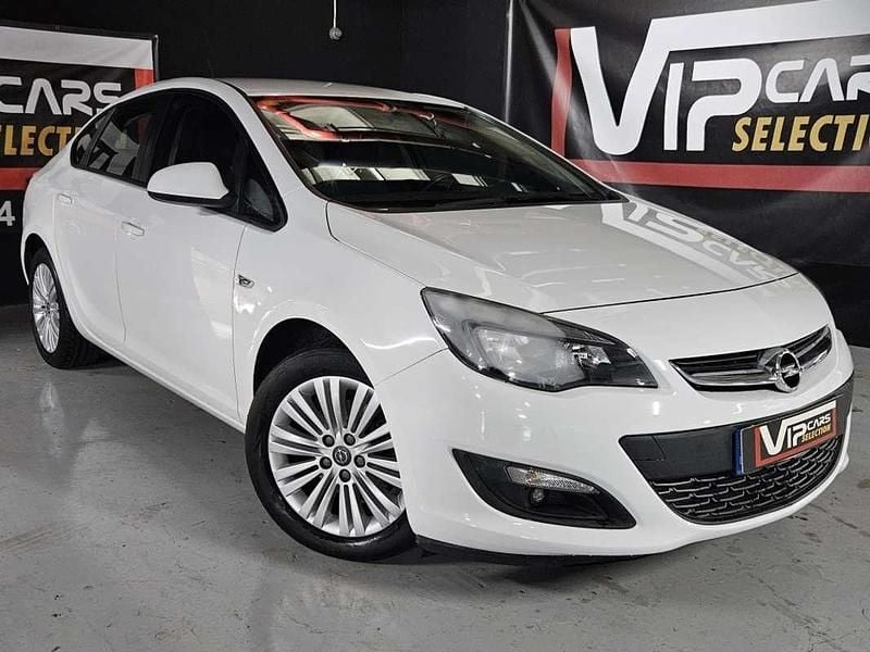 Usado Opel Astra Business 110 CV (80 kW) 2014 Blanco Berlina