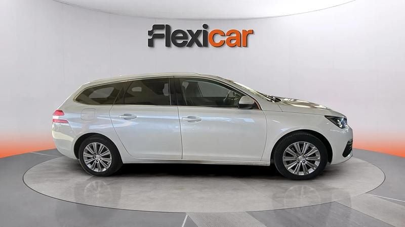 Usado Peugeot 308 SW Allure 130 CV (95 kW) 2021 Blanco Familiar