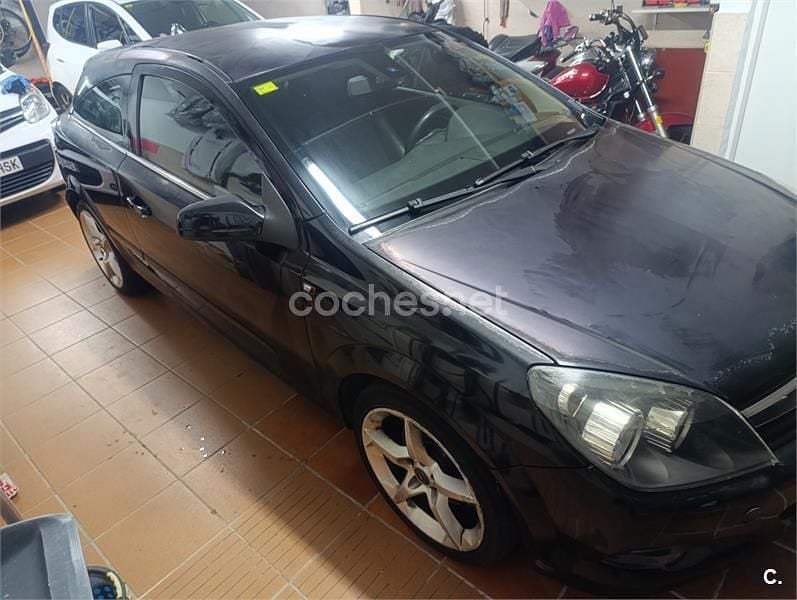 Usado Opel Astra GTC Enjoy 120 CV (88 kW) 2005 Negro Berlina