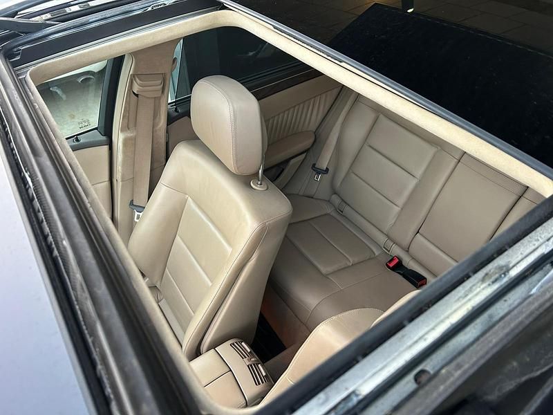 Usado Mercedes E350 Elegance 265 CV (194 kW) 2011 Azul