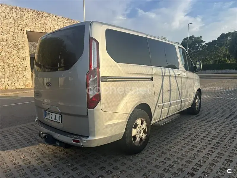 Usado Ford 300 Titanium 155 CV (114 kW) 2015 Gris / plata Monovolumen