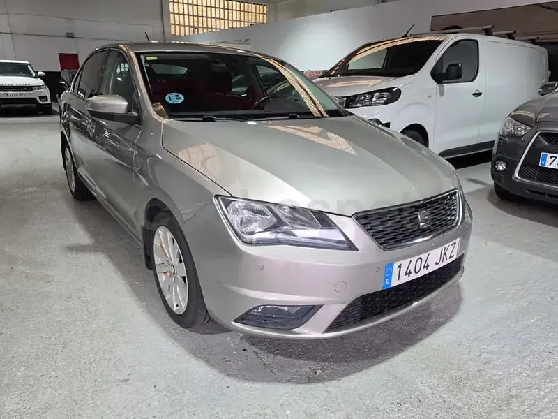 Usado Seat Toledo Style 125 CV (91 kW) 2016 Gris / plata Utilitario