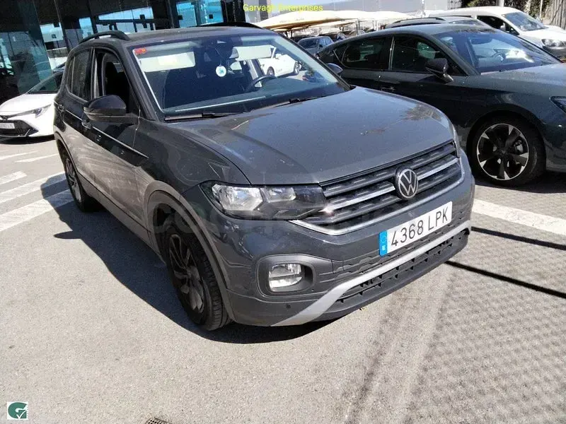 Usado VW T-Cross Advance 110 CV (80 kW) 2021 Gris / plata SUV