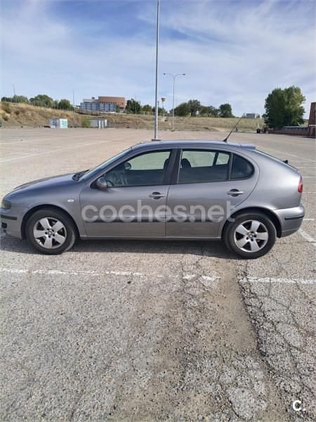 Usado Seat Leon Stella 110 CV (80 kW) 2004 Gris / plata Berlina