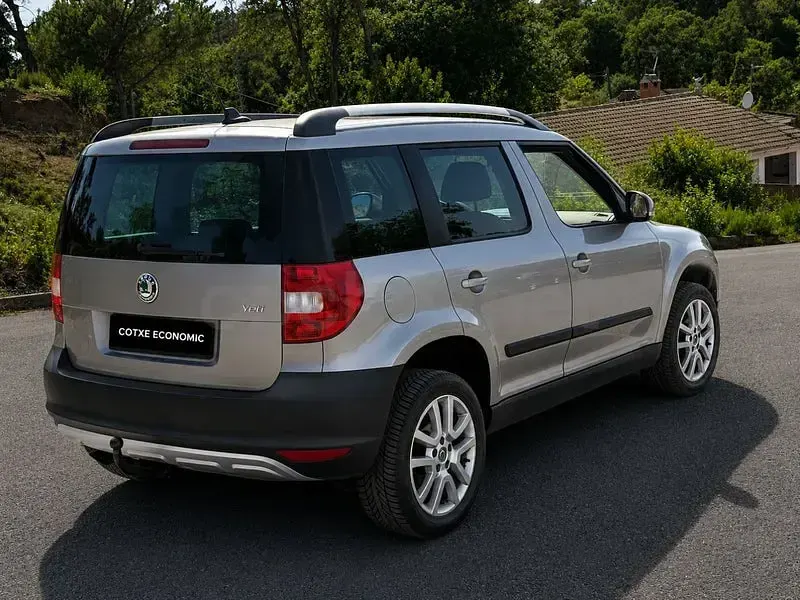 Usado Skoda Yeti Elegance 105 CV (77 kW) 2013 Beige SUV
