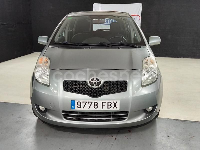 Gris / plata Usado 2007 Toyota Yaris Sol Berlina | 4600 € (Buen precio) - Imagen 1/4