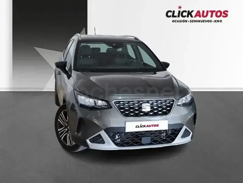 Usado Seat Arona Xperience 115 CV (84 kW) 2025 Gris / plata SUV