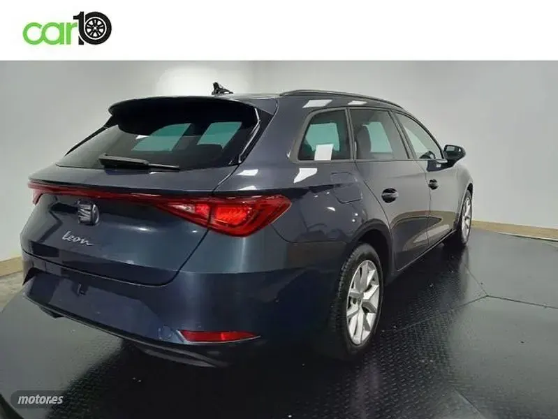 Usado Seat Leon Business 110 CV (80 kW) 2022 Gris Familiar