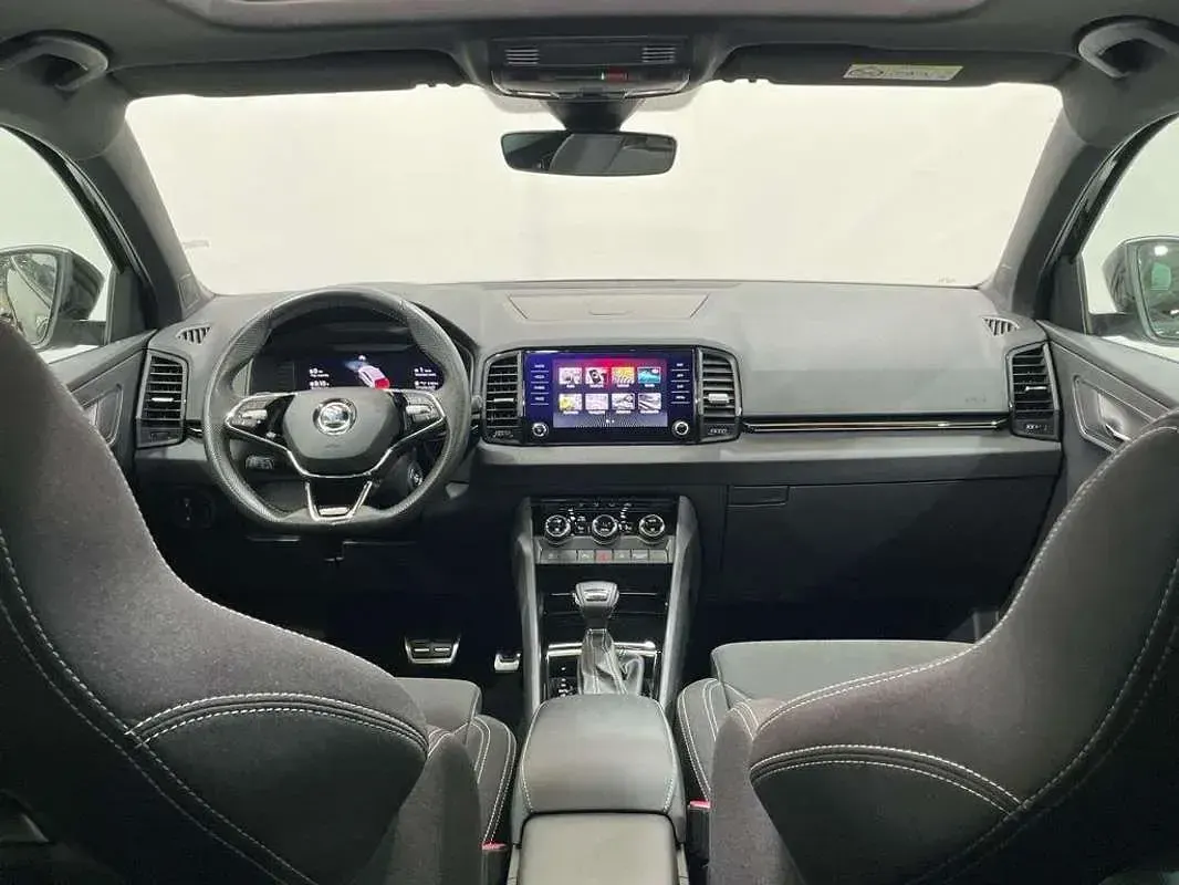 Usado Skoda Karoq SportLine 150 CV (110 kW) 2023 Negro SUV