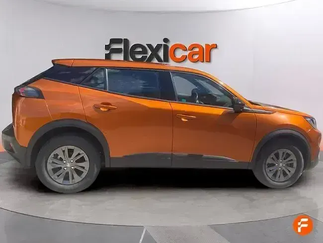 Usado Peugeot 2008 Active 100 CV (73 kW) 2023 Naranja SUV