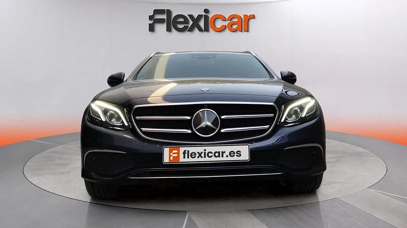 Usado Mercedes E300 320 CV (235 kW) 2020 Azul Familiar