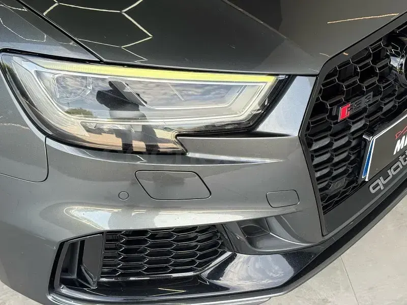 Usado Audi RS3 Sport 400 CV (294 kW) 2017 Gris / plata Berlina