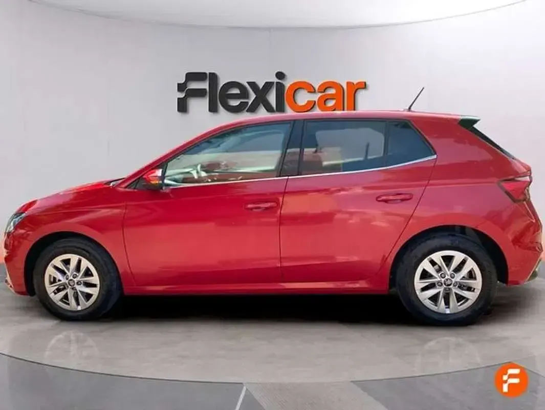 Usado Skoda Fabia Selection 95 CV (69 kW) 2025 Rojo Utilitario
