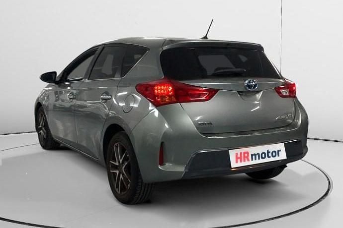 Usado Toyota Auris Hybrid 136 CV (100 kW) 2015 Gris Utilitario