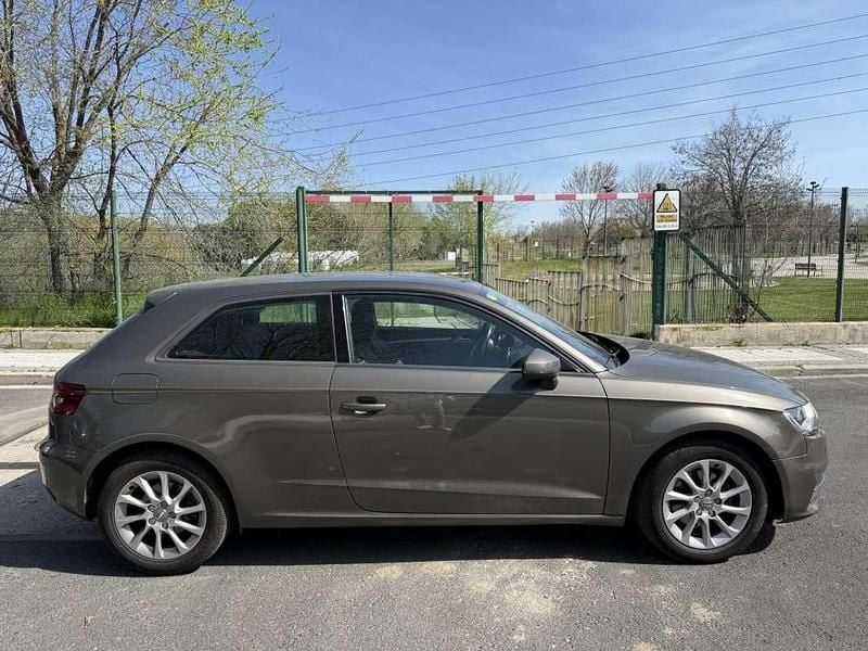 Używany Audi A3 Ambiente 122 KM (89 kW) 2013 Czarny Hatchback