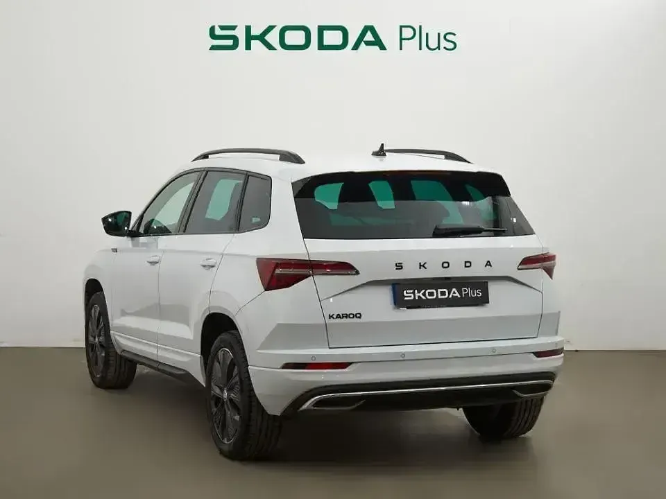 Usado Skoda Karoq SportLine 116 CV (85 kW) 2024 Blanco SUV