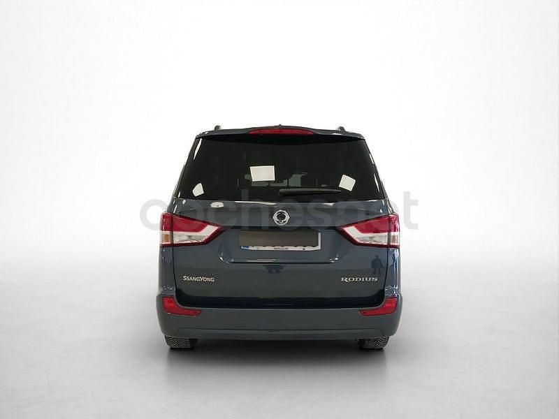 Usado Ssangyong (KGM) Rodius Limited 155 CV (114 kW) 2015 Azul Monovolumen