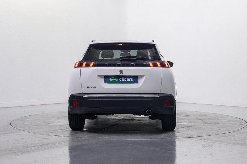 Usado Peugeot 2008 Allure 130 CV (95 kW) 2021 Blanco SUV