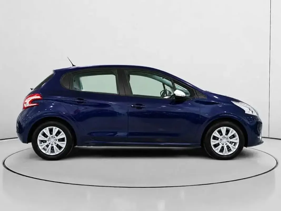 Usado Peugeot 208 68 CV (50 kW) 2015 Azul Utilitario