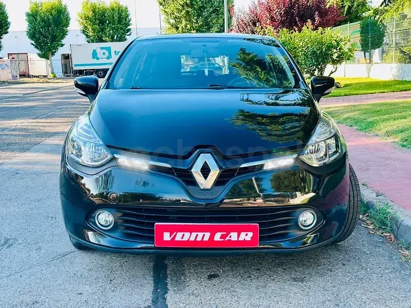 Usado Renault Clio IV Expression 75 CV (55 kW) 2015 Negro Berlina