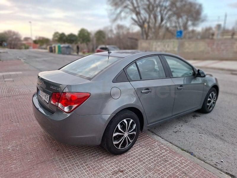 Usado Chevrolet Cruze LT 124 CV (91 kW) 2011 Gris / plata Berlina