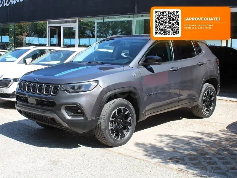 Usado Jeep Compass 240 CV (176 kW) 2023 Gris / plata SUV