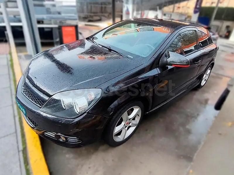 Usado Opel Astra GTC Sport 120 CV (88 kW) 2007 Negro Berlina