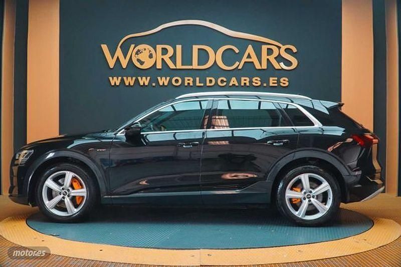 Usado Audi e-tron Ambiente 300 kW (408 CV) 2022 Negro SUV