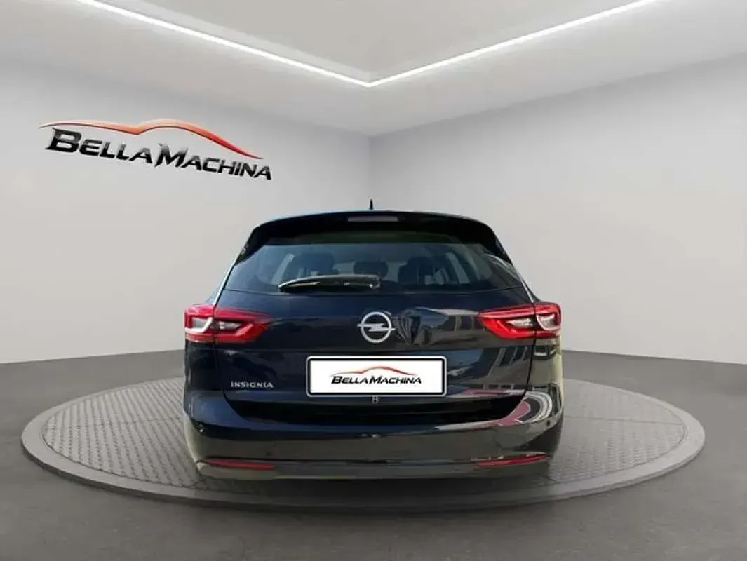 Usado Opel Insignia Selective 136 CV (100 kW) 2019 Azul Familiar