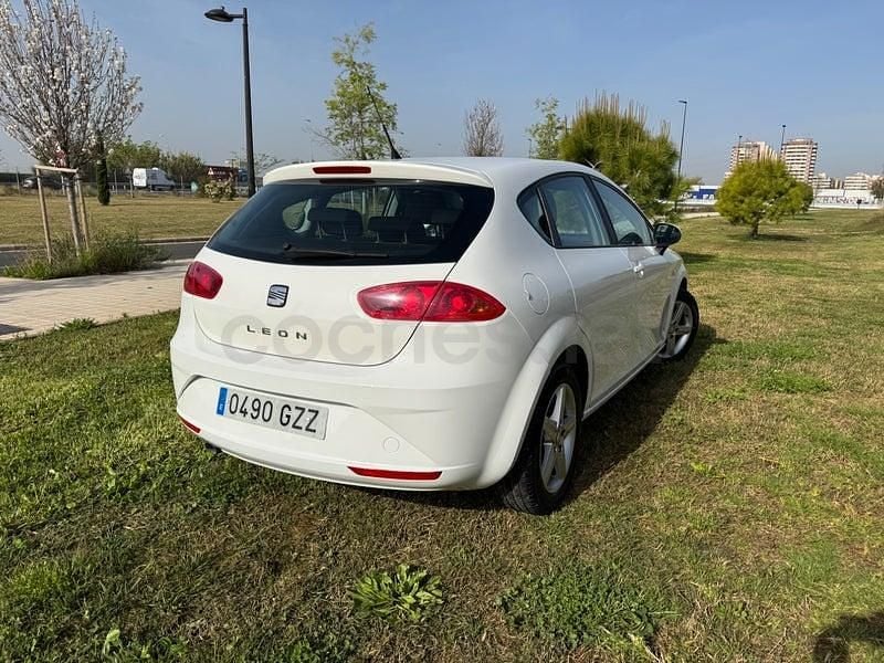 Usado Seat Leon Style 105 CV (77 kW) 2010 Blanco Utilitario