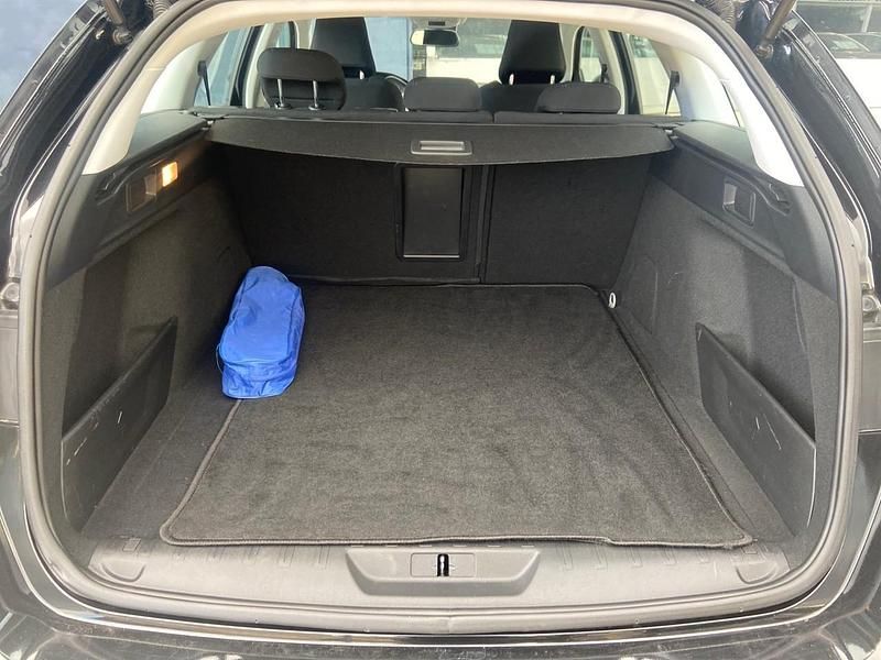 Usado Peugeot 308 SW Allure 130 CV (95 kW) 2017 Negro Familiar