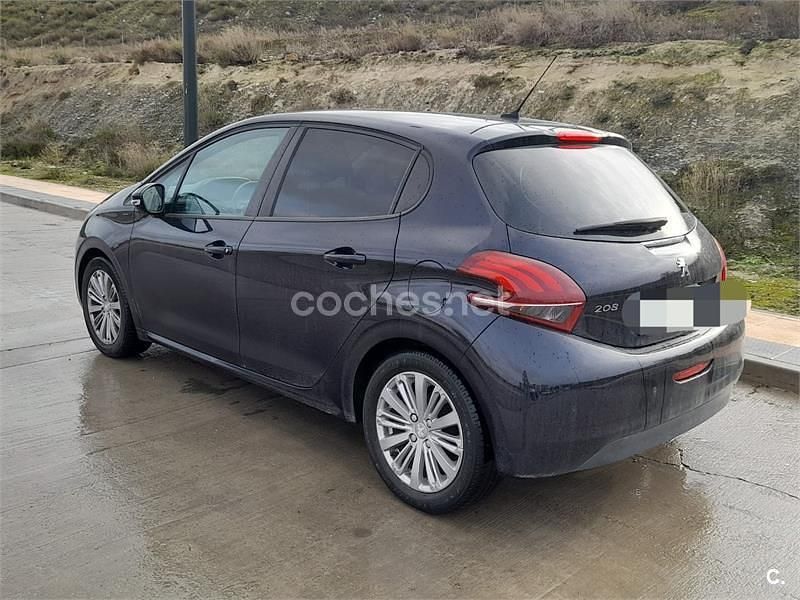 Usado Peugeot 208 Signature Sky 82 CV (60 kW) 2019 Azul Utilitario