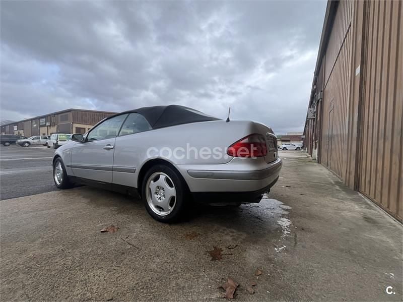 Usado Mercedes CLK230 Elegance 193 CV (141 kW) 1999 Gris / plata Descapotable