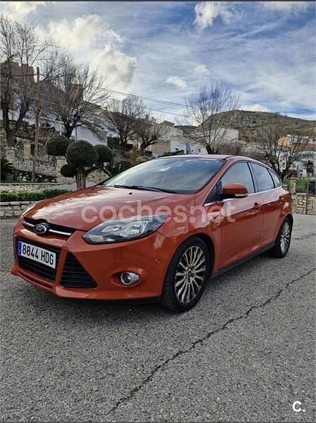 Usado Ford Focus Titanium 115 CV (84 kW) 2011 Naranja Berlina