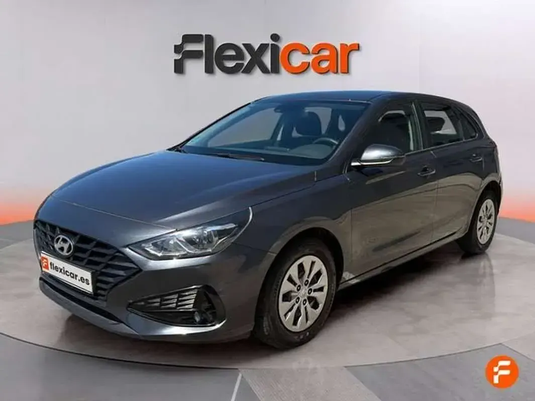 Usado Hyundai i30 110 CV (80 kW) 2022 Gris Utilitario