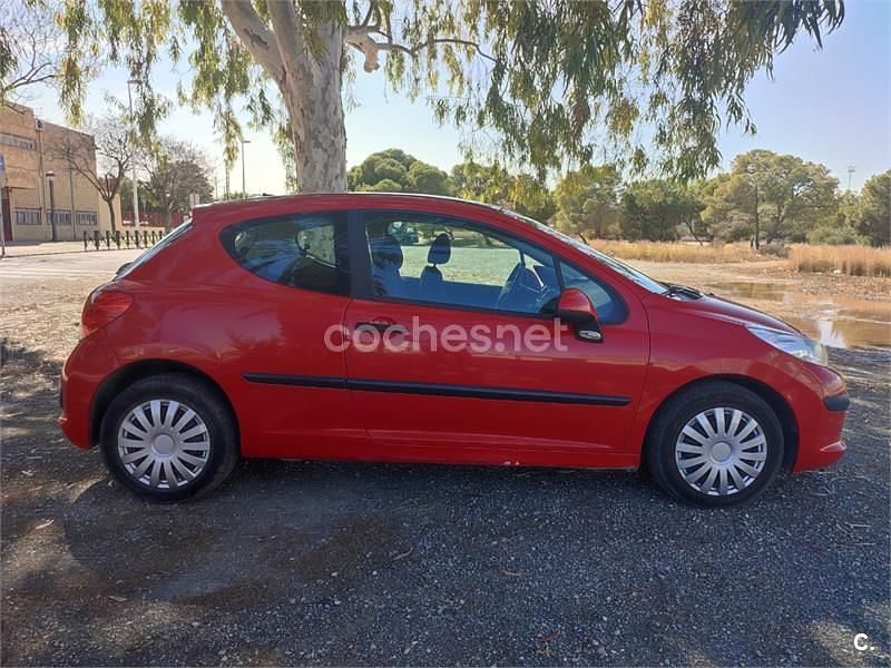 Rojo Usado 2009 Peugeot 207 Berlina | 3999 € (Precio justo) - Imagen 1/4