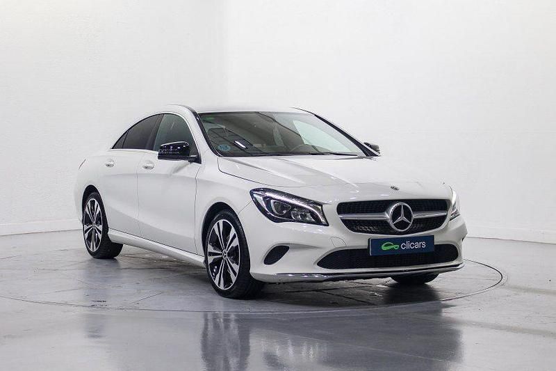 Usado Mercedes CLA200 136 CV (100 kW) 2018 Blanco Berlina