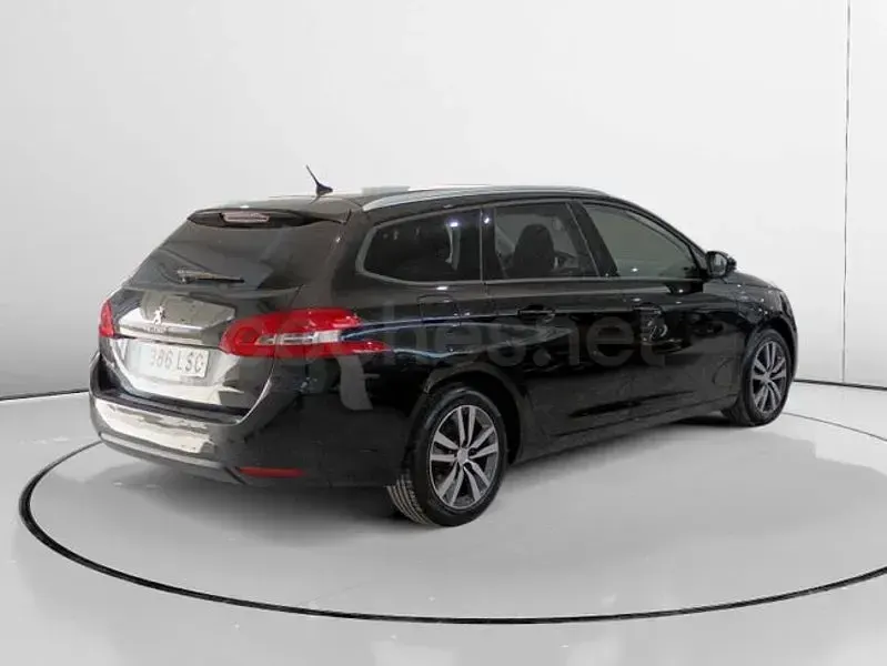 Używany Peugeot 308 SW Style 130 KM (95 kW) 2021 Czarny Kombi