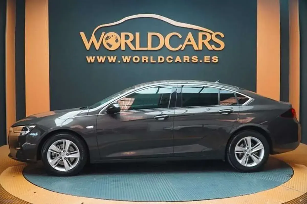 Usado Opel Insignia Sport 122 CV (89 kW) 2022 Gris Berlina