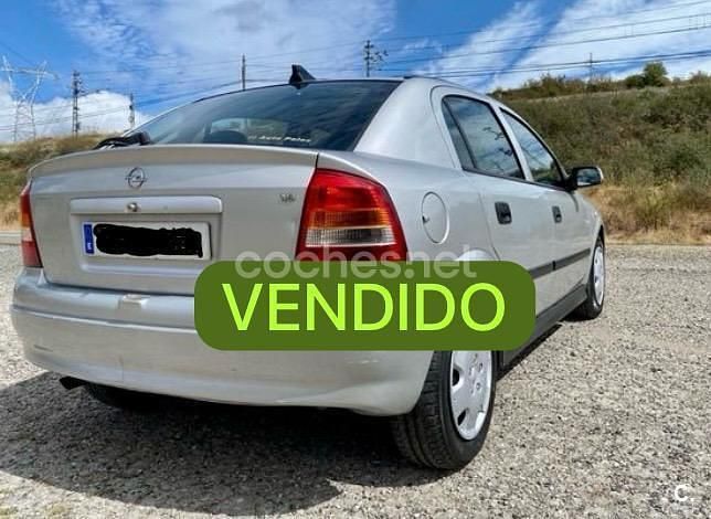 Gris / plata Usado 2004 Opel Astra Club Berlina | 2500 € (Buen precio) - Imagen 1/1