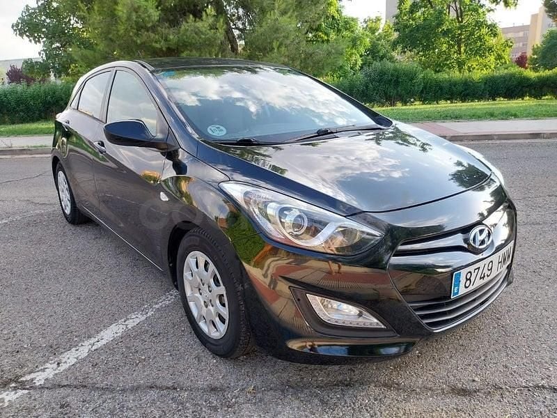 Usado Hyundai i30 90 CV (66 kW) 2012 Negro Berlina