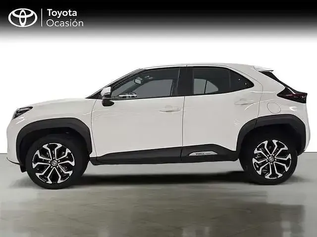 Usado Toyota Yaris Hybrid Active 116 CV (85 kW) 2022 Blanco Pickup/Camioneta
