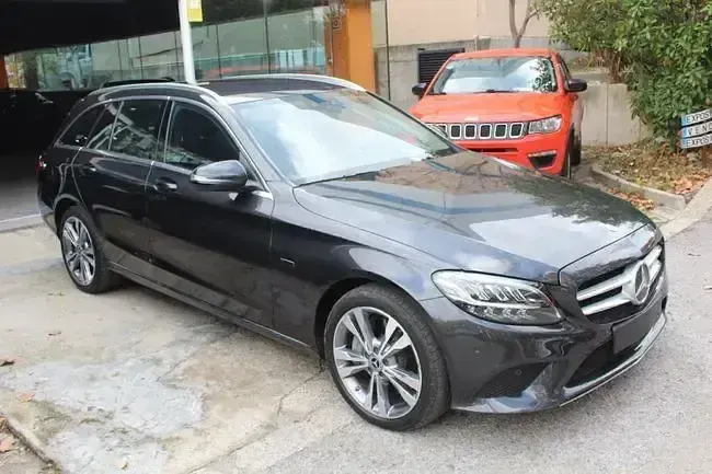 Usado Mercedes E300 320 CV (235 kW) 2021 Negro Familiar
