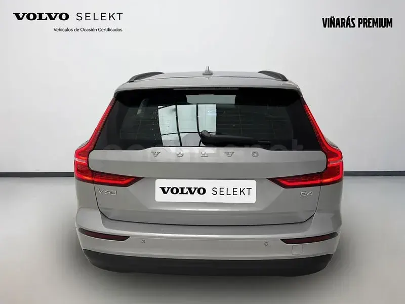 Usado Volvo V60 Core 197 CV (144 kW) 2025 Gris / plata Familiar