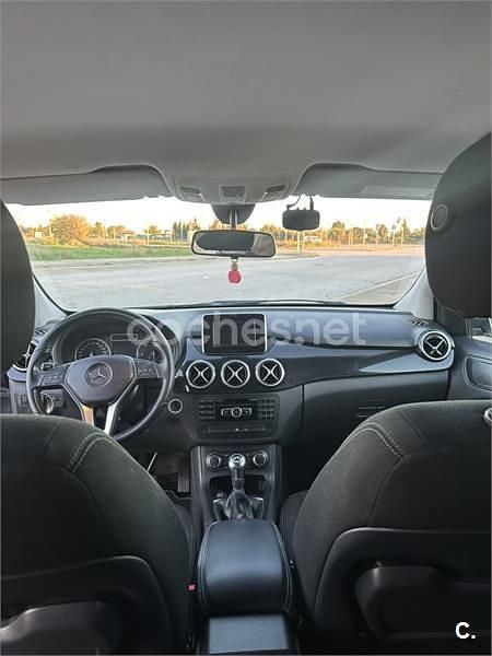 Usado Mercedes B180 109 CV (80 kW) 2013 Gris / plata Monovolumen