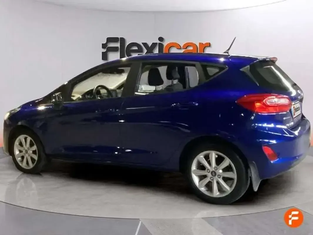 Usado Ford Fiesta Active 86 CV (63 kW) 2018 Azul Utilitario