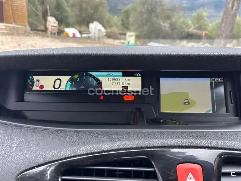 Usado Renault Scenic E-Tech Dynamique 110 CV (80 kW) 2011 Rojo Monovolumen